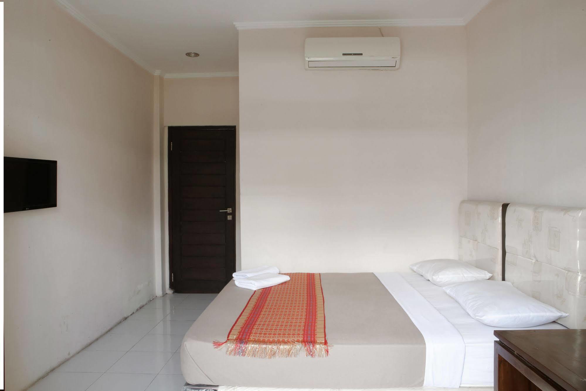 Sapta Petala Hotel Kuta Lombok Exteriör bild